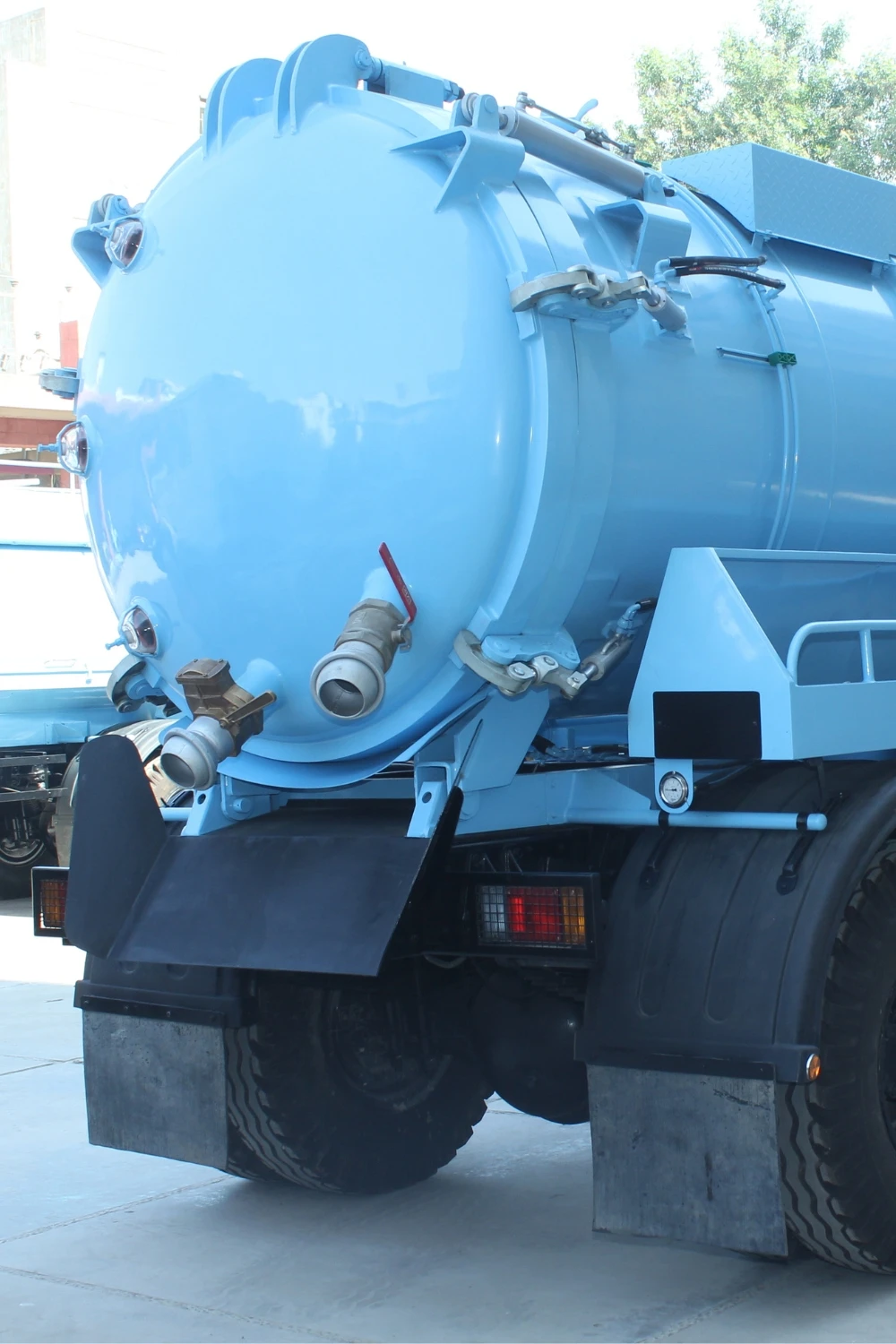 MSV tank tipping mechanism